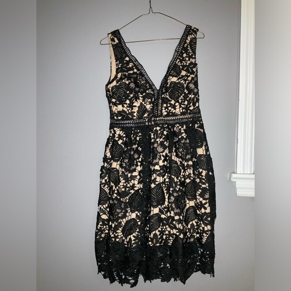 Romeo Juliet Couture Black Double V Lace Midi Dress [ SZ med ] - Picture 11 of 16